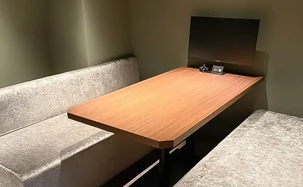 BasisPoint 八王子店 モニター付きBOX席