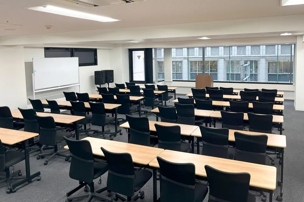 Lab.新橋銀座口店 スクール型配置