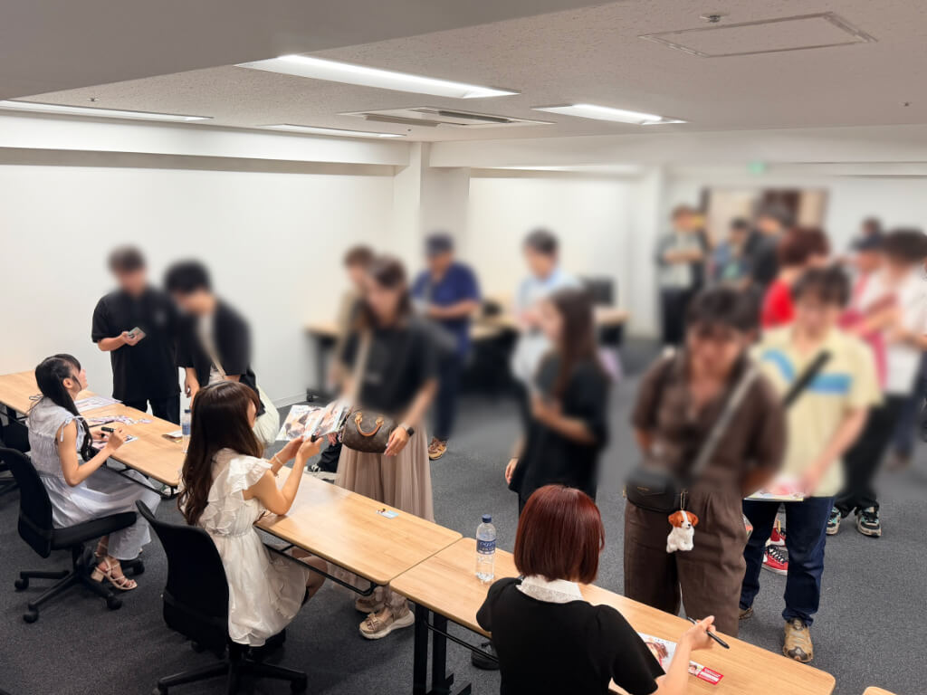 アイドルの握手会の会場および控室として大会議室を利用