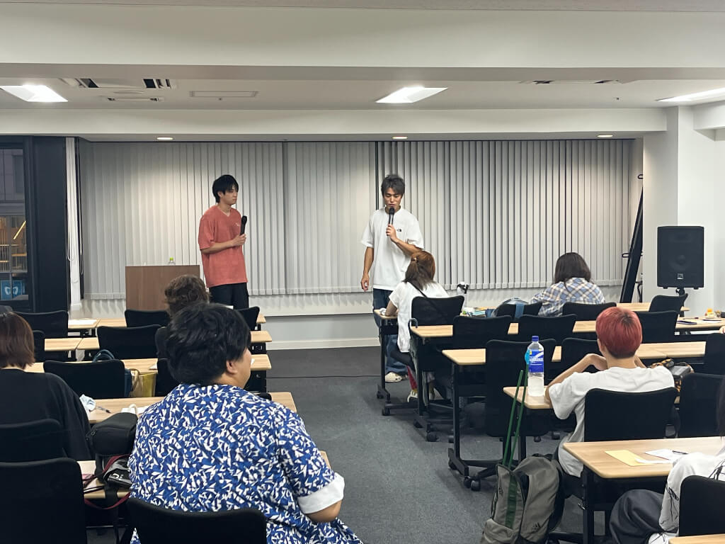 ファンを集めたトークイベントの会場として会議室を利用